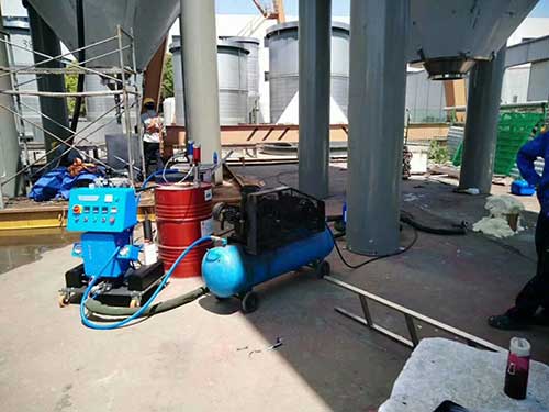 噴涂聚脲設(shè)備專業(yè)化程度高的廠家 省料(圖1) 噴涂聚脲設(shè)備專業(yè)化程度高的廠家